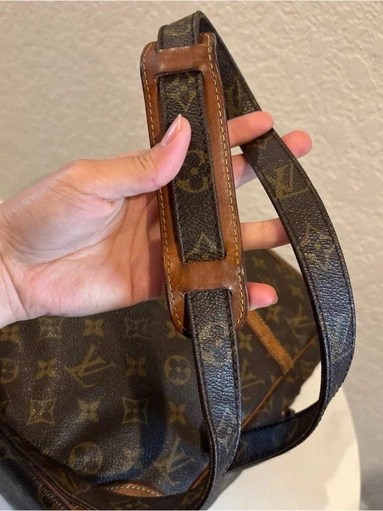 Louis Vuitton MM Danube Monogram Shoulder Bag - Picture 7 of 14